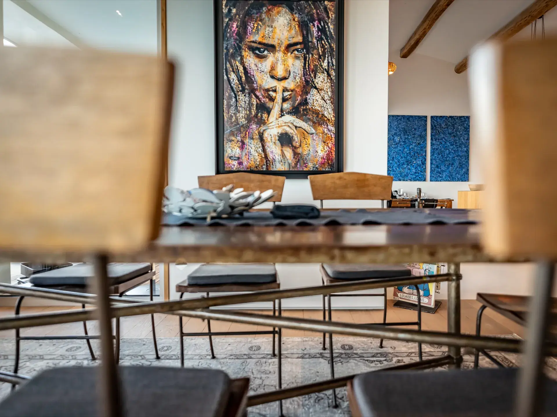 Salle à manger avec grande table pour 8 convives - Villa Azaitu