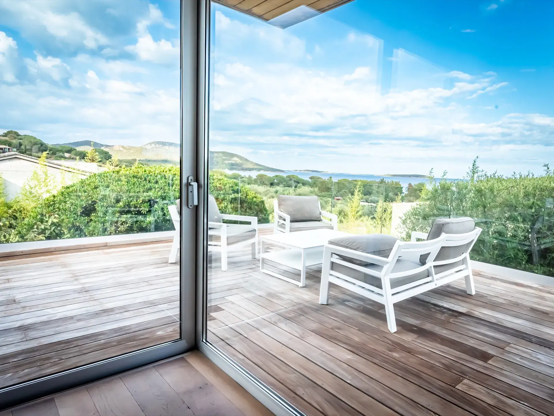 Terrasse privée de la suite master avec vue mer - Villa Azaitu