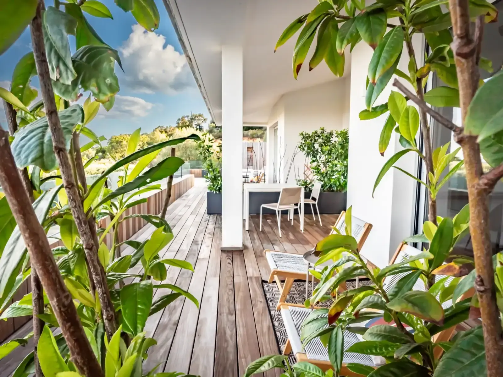 Grande terrasse en bois avec vue mer panoramique - Villa Azaitu